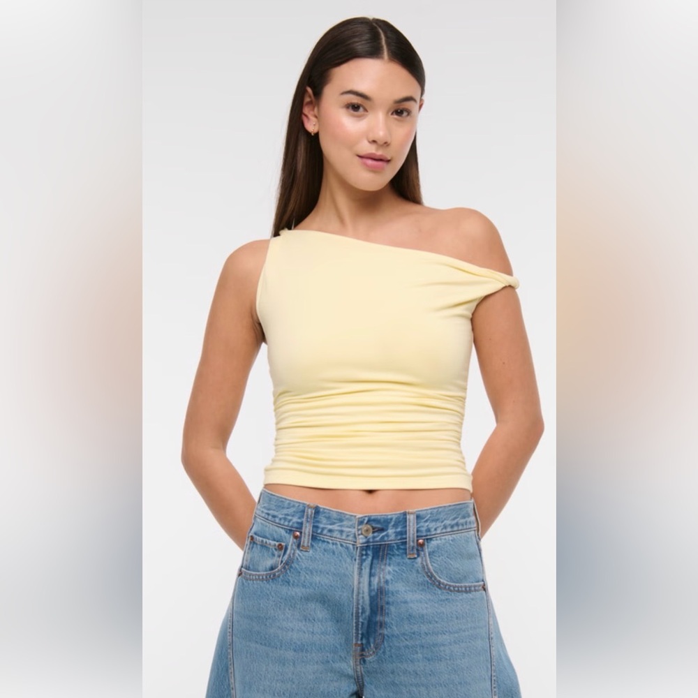 Abercrombie & Fitch Light Yellow Asymmetrical Twist Top